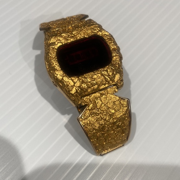 Gold * nugget digital watch ! - Picture 13 of 13